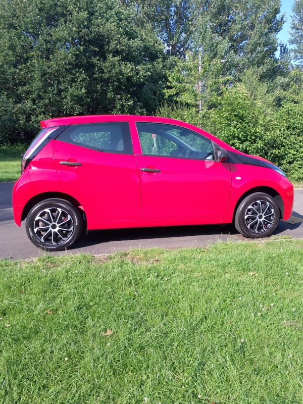 Toyota Aygo x vvt-i 5 door hatchback 2015 in red - Image 13