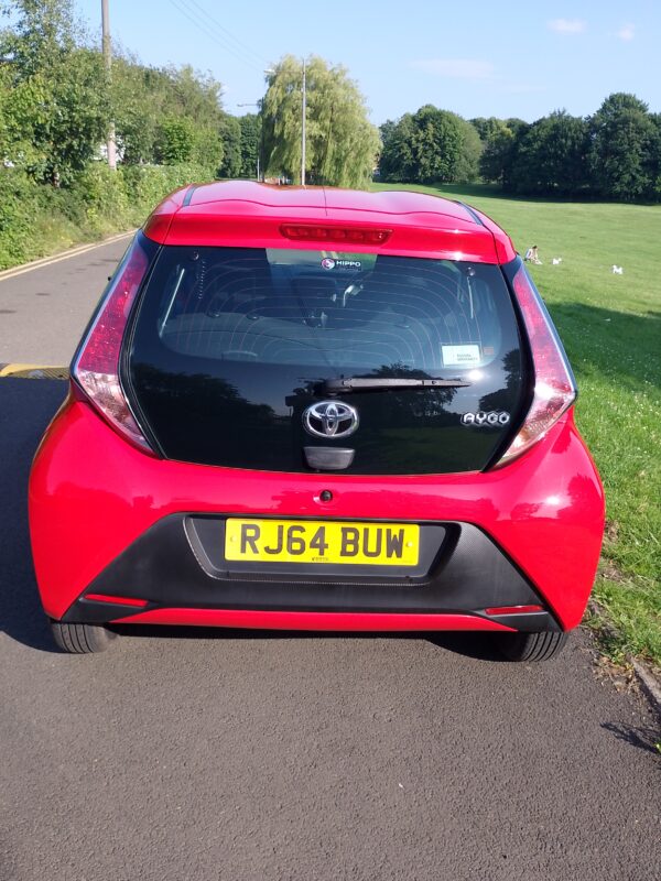 Toyota Aygo x vvt-i 5 door hatchback 2015 in red - Image 11