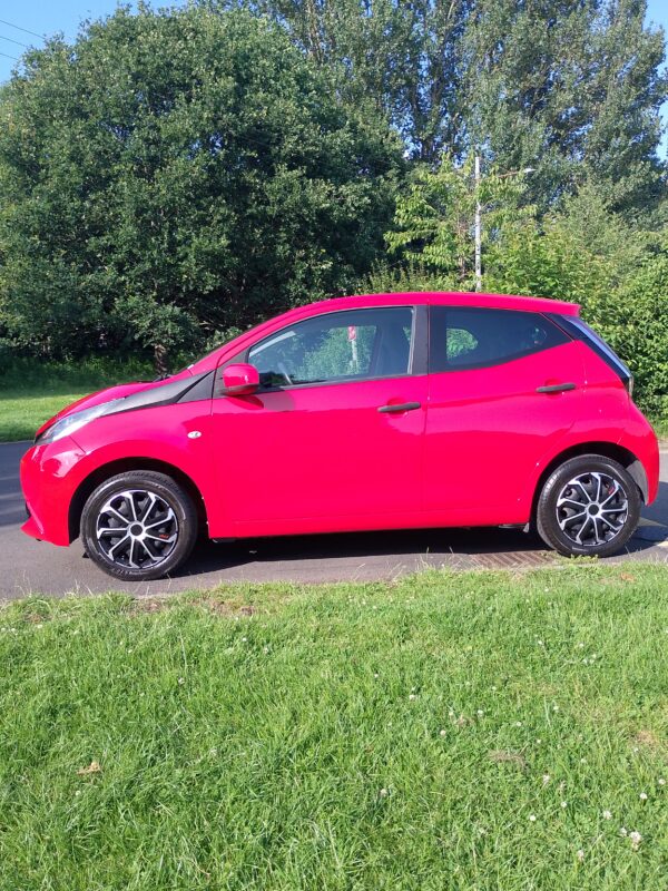Toyota Aygo x vvt-i 5 door hatchback 2015 in red - Image 6
