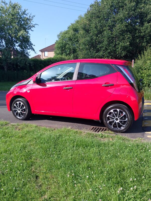 Toyota Aygo x vvt-i 5 door hatchback 2015 in red - Image 5