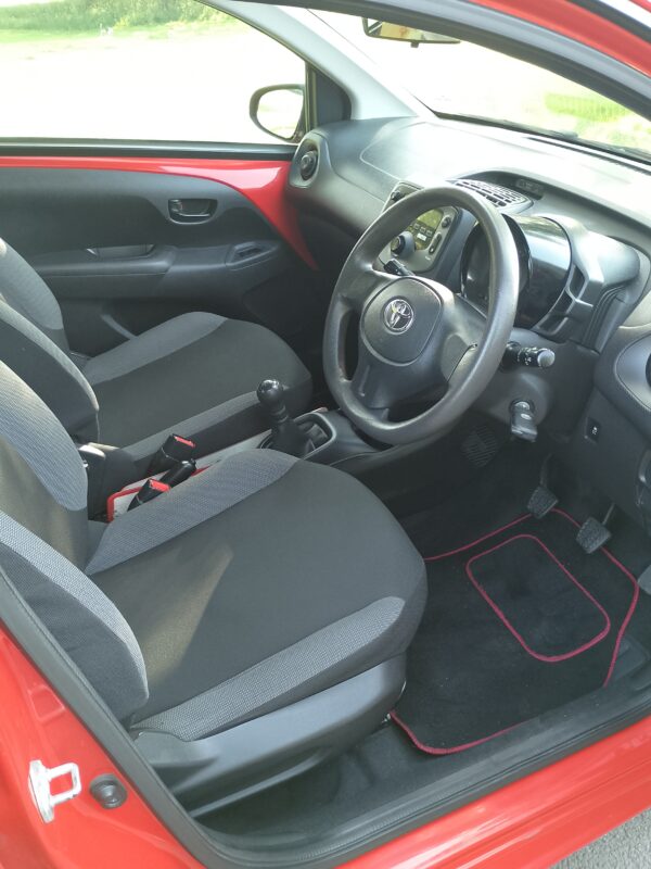 Toyota Aygo x vvt-i 5 door hatchback 2015 in red - Image 16